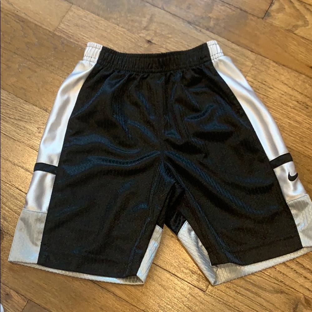 Nike shorts 4T black and silver
